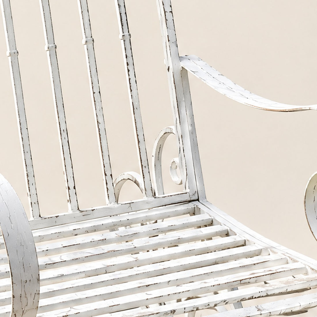 Close-up of The Charleston: materials and finish